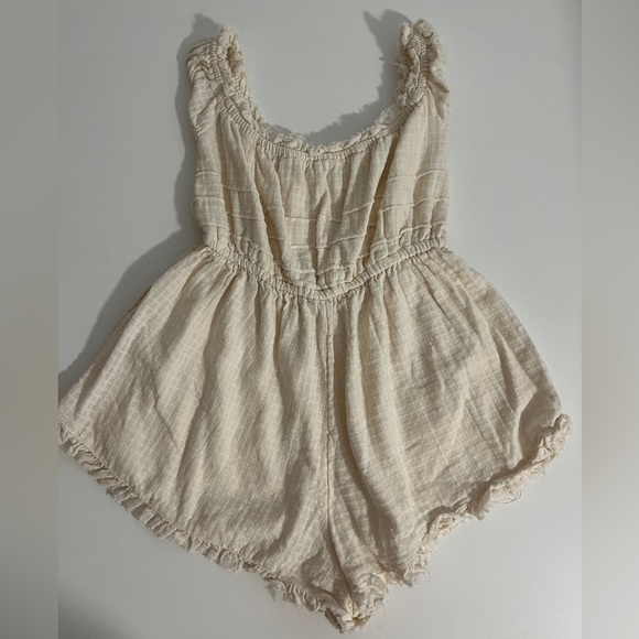 UO Evie Off-The-Shoulder Check Romper in Ivory - Picture 4 of 7